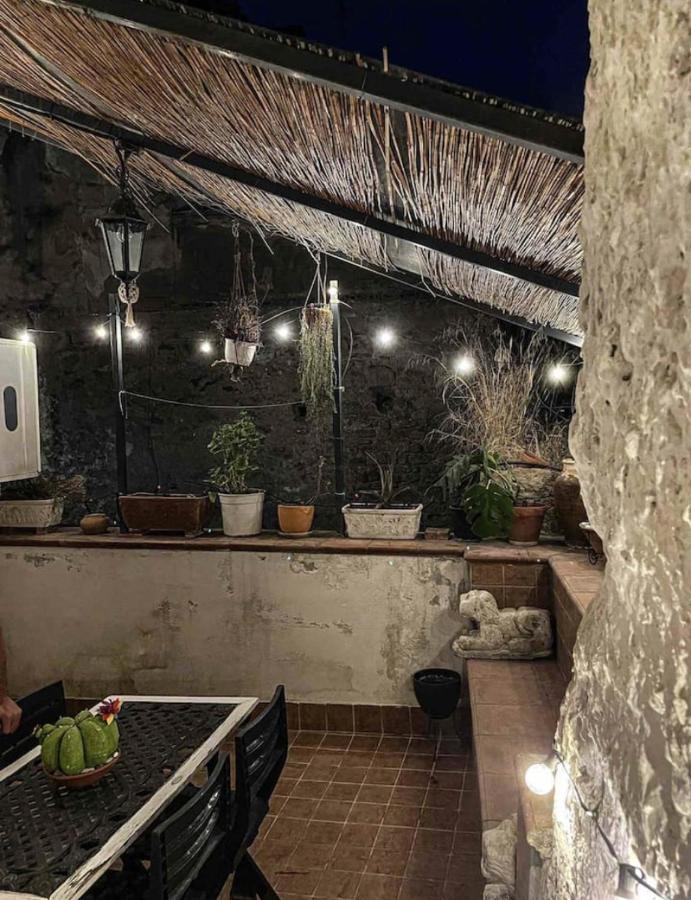 Appartamento In Pieno Centro Storico Con Terrazzo “O'Vicariello” Napoli Exterior foto